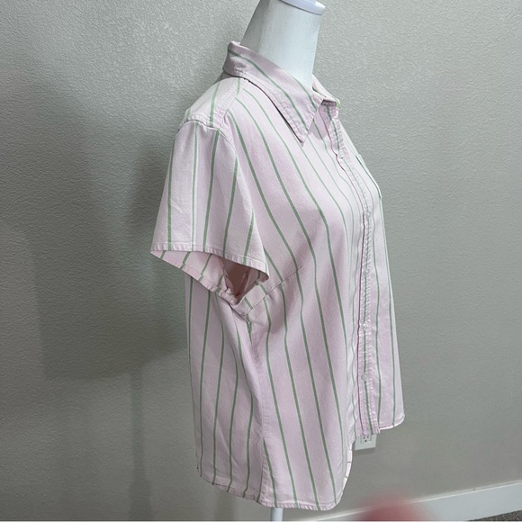 Women’s Buttons Down Short Sleeve Shirt - Large - Picture 5 of 11